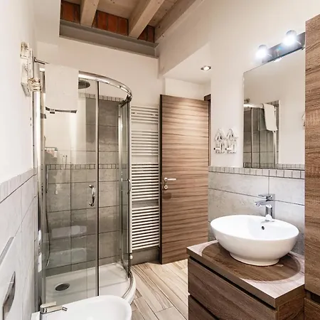 Paradise Terrace - The House Of Travelers * Como